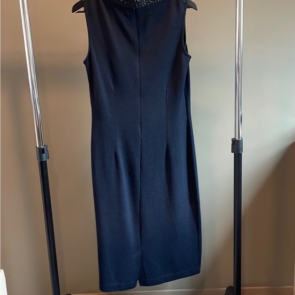 St. John Evening dress, beaded neckline, size 12 - Picture 3 of 6